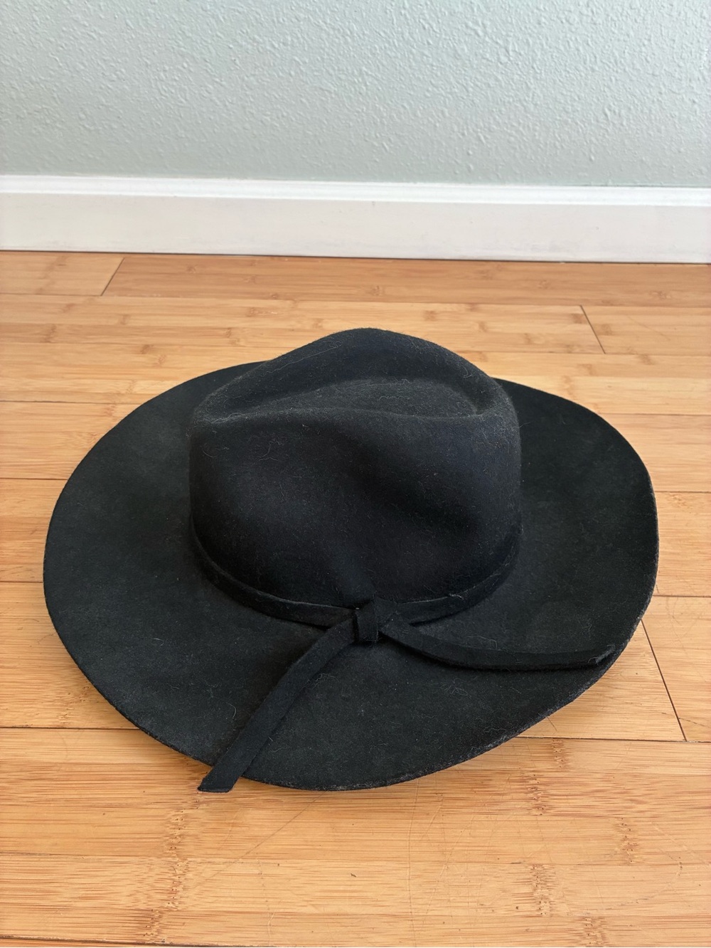 Packable Western black felt hat